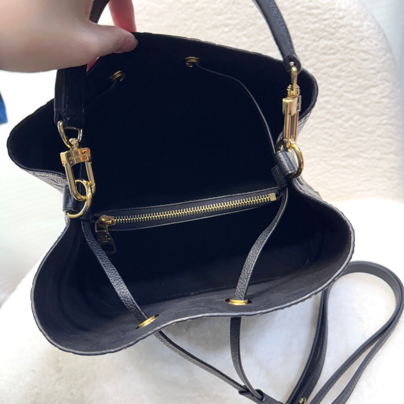 Louis Vuitton LV黑色Monogram Empreinte壓紋牛皮 NeoNoe MM水桶包 經典抽繩肩背包 M45256-9