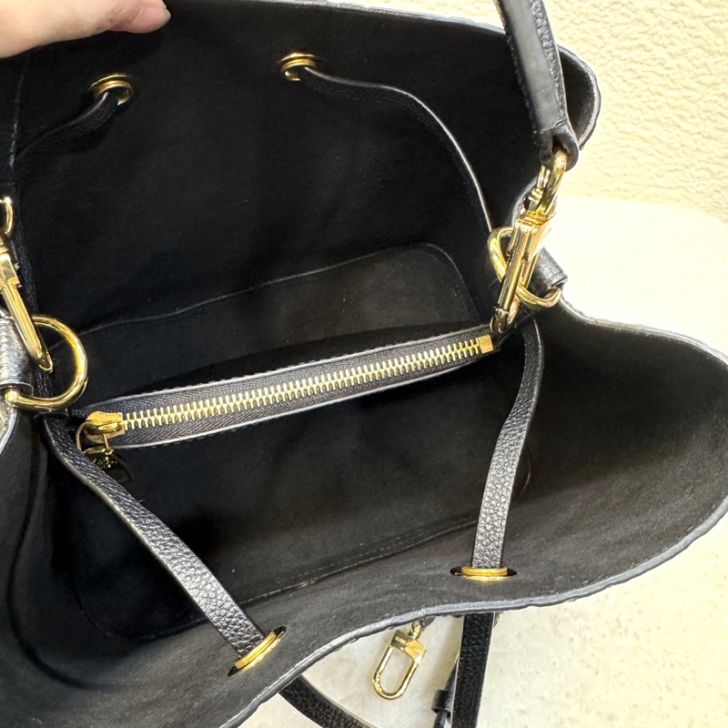 Louis Vuitton LV黑色Monogram Empreinte壓紋牛皮 NeoNoe MM水桶包 經典抽繩肩背包 M45256-10