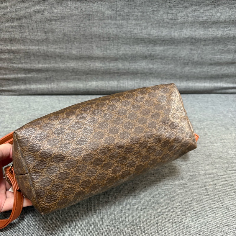 Celine中號凱旋門棕色雲朵包 化妝包 斜跨包-1