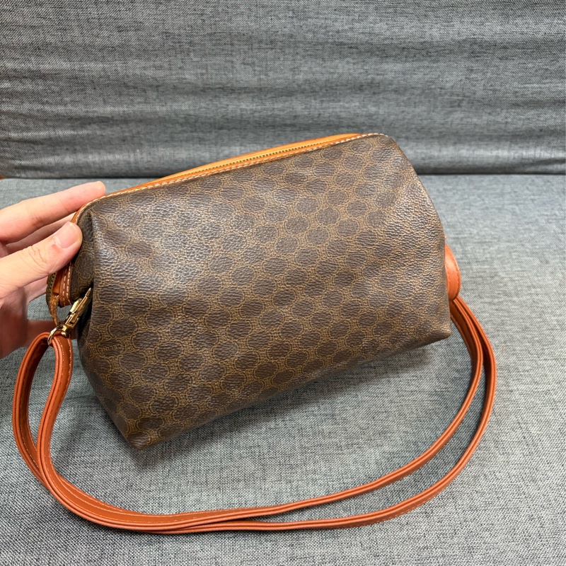 Celine中號凱旋門棕色雲朵包 化妝包 斜跨包-2