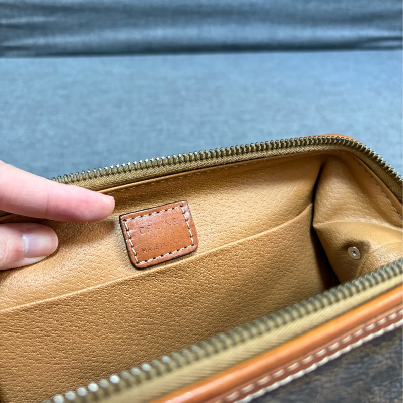 Celine中號凱旋門棕色雲朵包 化妝包 斜跨包-4