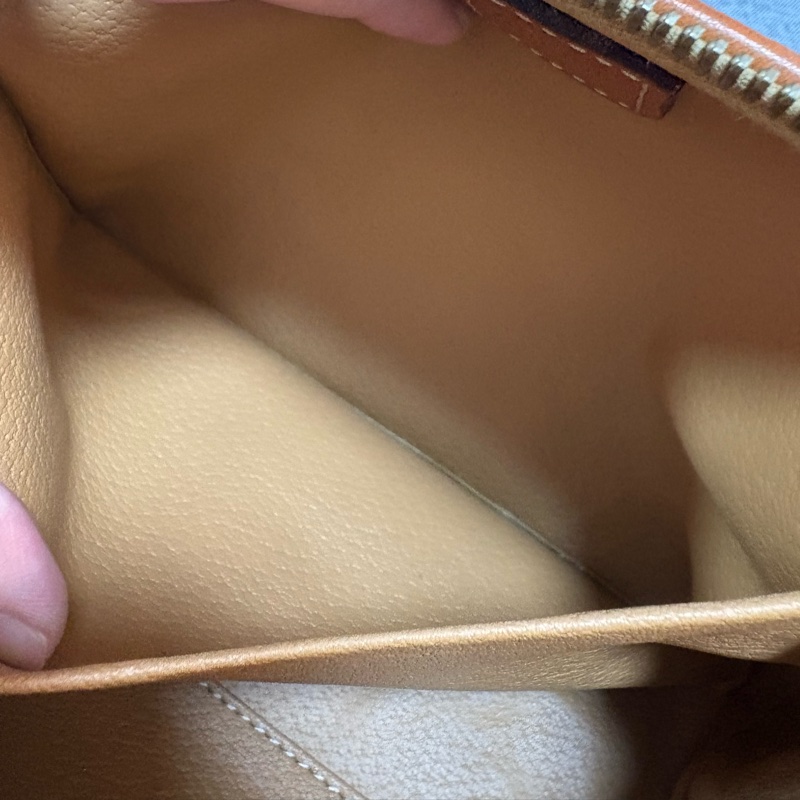 Celine中號凱旋門棕色雲朵包 化妝包 斜跨包-6