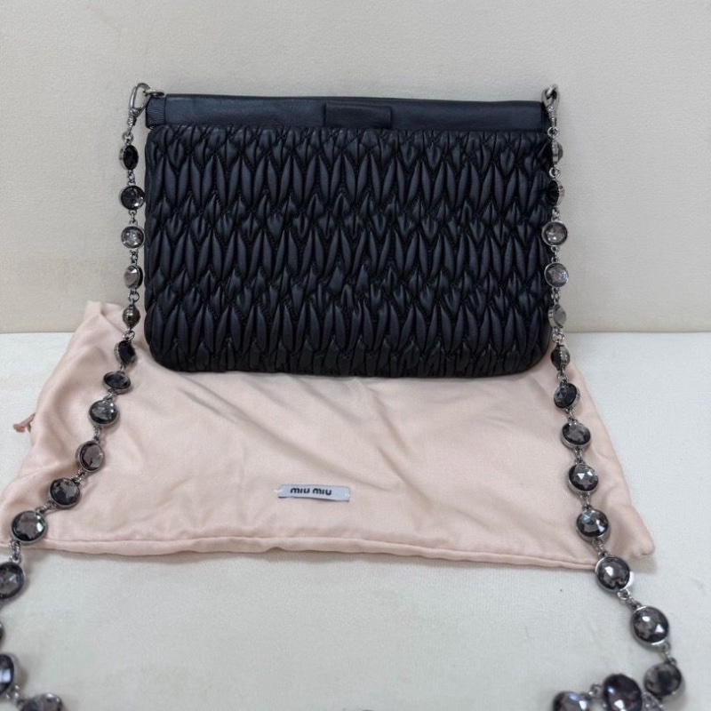 Miumiu黑色手提斜背包寶石鏈條 25*14 9新配件塵袋-2