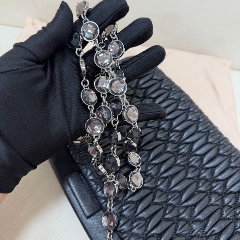 Miumiu黑色手提斜背包寶石鏈條 25*14 9新配件塵袋-5