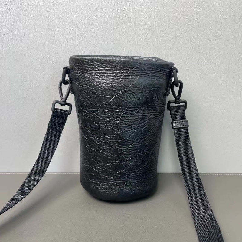 Balenciaga Bottle Holder 水桶包 10*18*9.5 9新配件肩帶 購證 吊牌 塵袋-1