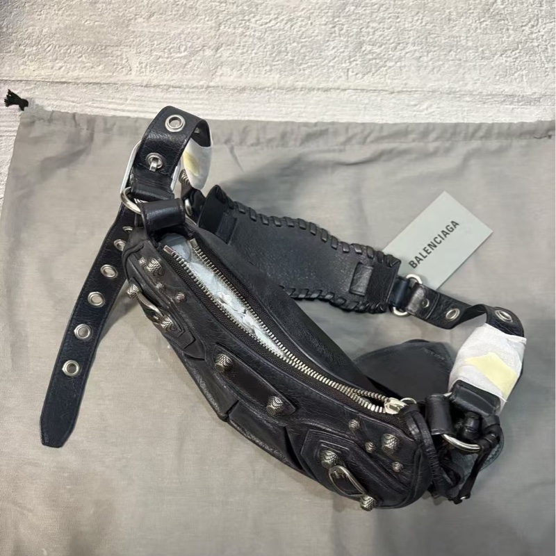 Balenciaga Le Cagole 黑銀鉚釘機車包 月牙包 26*16 95新配件塵袋-4