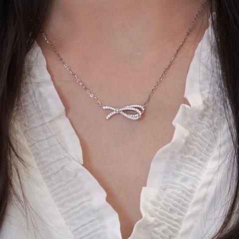 TiffanyBOW系列滿鑽橫版蝴蝶結項鍊18K白金 鏈長41 cm 9新配件盒子