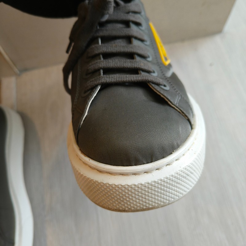 ㊣✨ PRADA ✨**尺寸：9 1/2**軍綠 防潑水 綁帶 休閒鞋/二手鞋/二手精品/保證正品🌳二手樹屋🌳-4