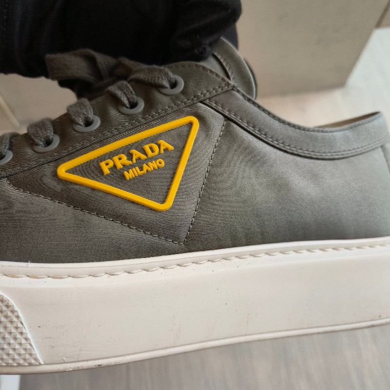 ㊣✨ PRADA ✨**尺寸：9 1/2**軍綠 防潑水 綁帶 休閒鞋/二手鞋/二手精品/保證正品🌳二手樹屋🌳-6