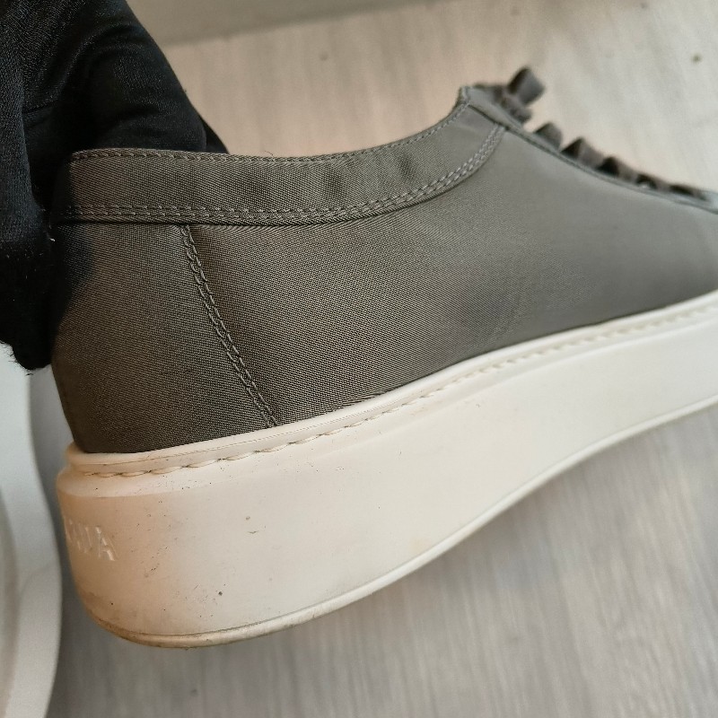 ㊣✨ PRADA ✨**尺寸：9 1/2**軍綠 防潑水 綁帶 休閒鞋/二手鞋/二手精品/保證正品🌳二手樹屋🌳-9