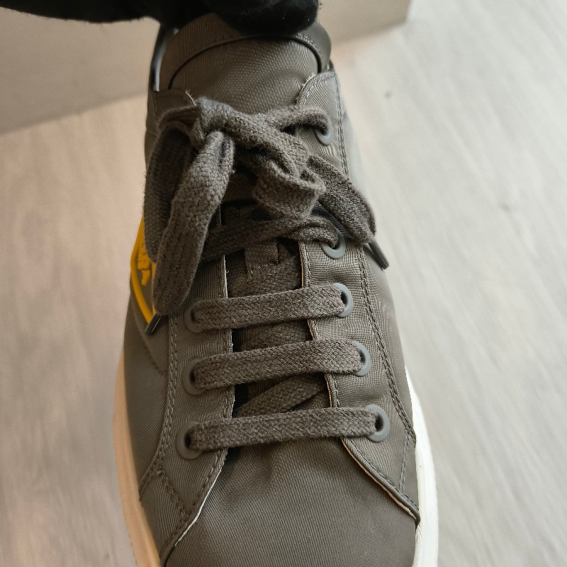 ㊣✨ PRADA ✨**尺寸：9 1/2**軍綠 防潑水 綁帶 休閒鞋/二手鞋/二手精品/保證正品🌳二手樹屋🌳-17