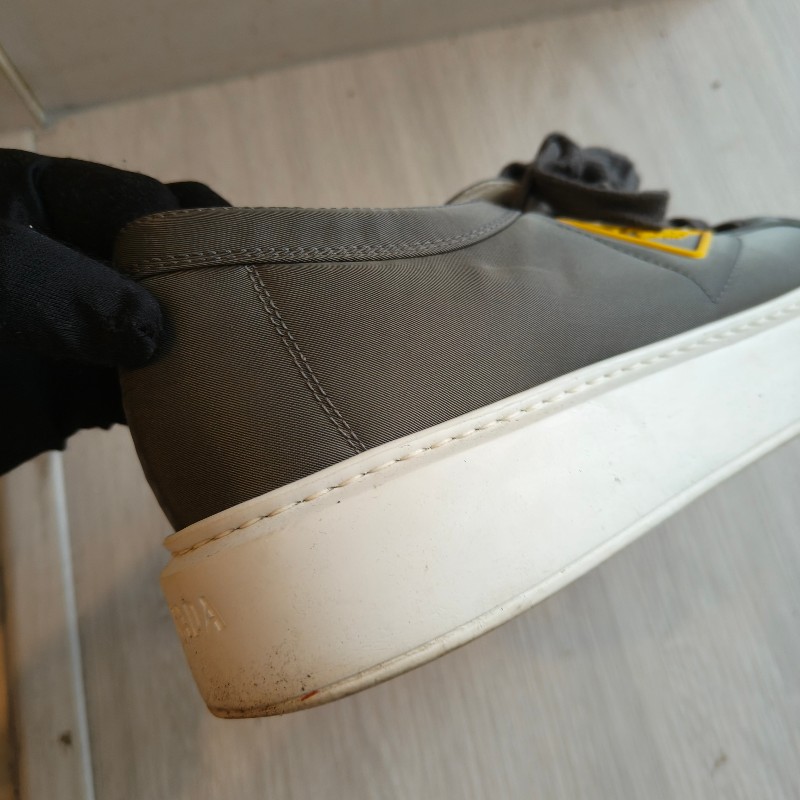 ㊣✨ PRADA ✨**尺寸：9 1/2**軍綠 防潑水 綁帶 休閒鞋/二手鞋/二手精品/保證正品🌳二手樹屋🌳-22