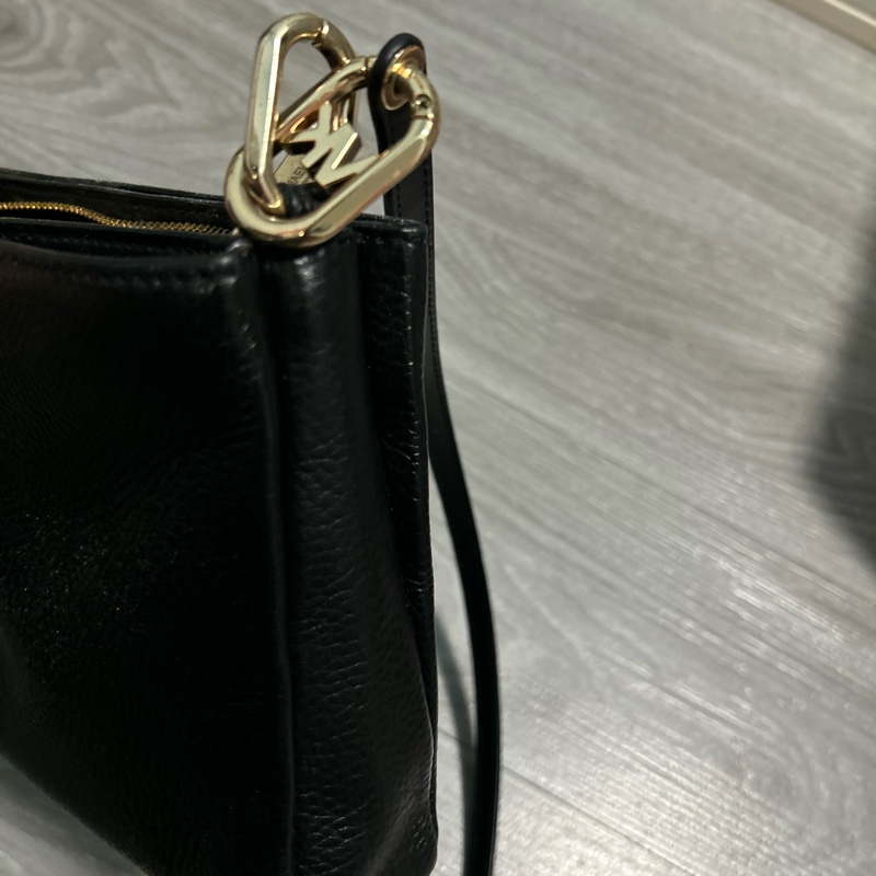 Michael Kors 金屬LOGO荔枝紋皮革磁吸三層斜背包-3