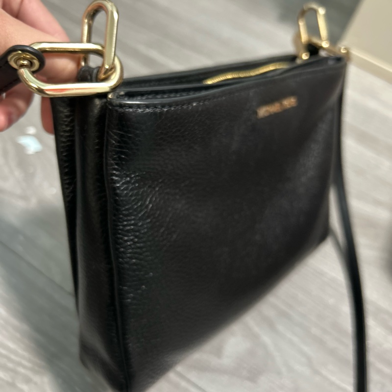 Michael Kors 金屬LOGO荔枝紋皮革磁吸三層斜背包-4