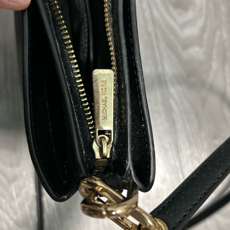 Michael Kors 金屬LOGO荔枝紋皮革磁吸三層斜背包-10