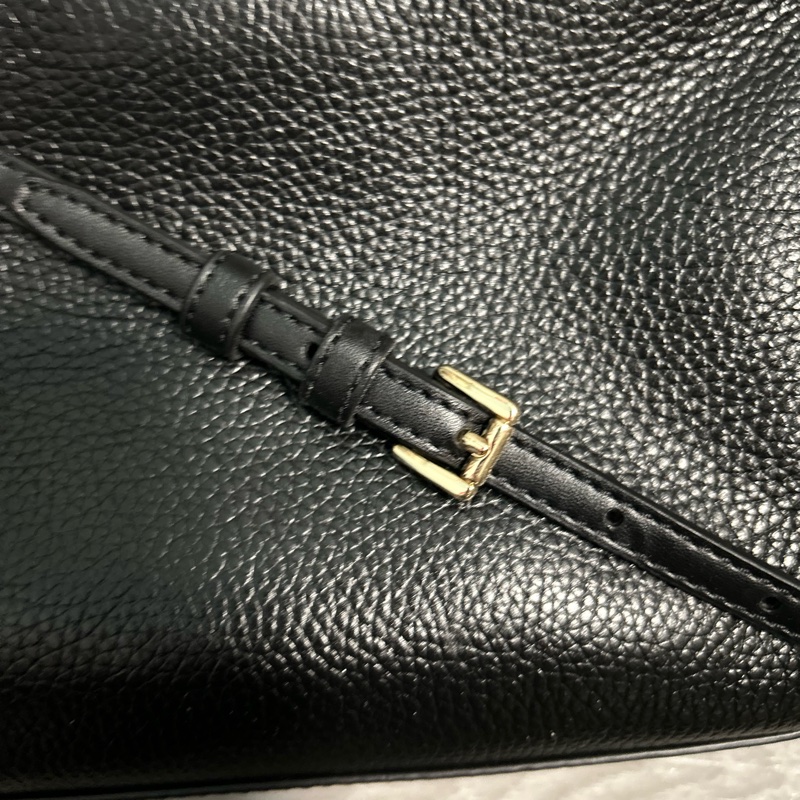 Michael Kors 金屬LOGO荔枝紋皮革磁吸三層斜背包-11