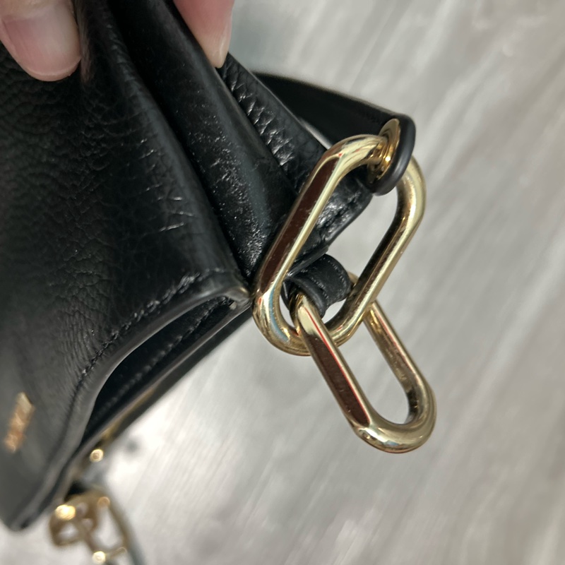 Michael Kors 金屬LOGO荔枝紋皮革磁吸三層斜背包-12