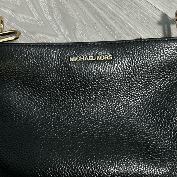 Michael Kors 金屬LOGO荔枝紋皮革磁吸三層斜背包-13
