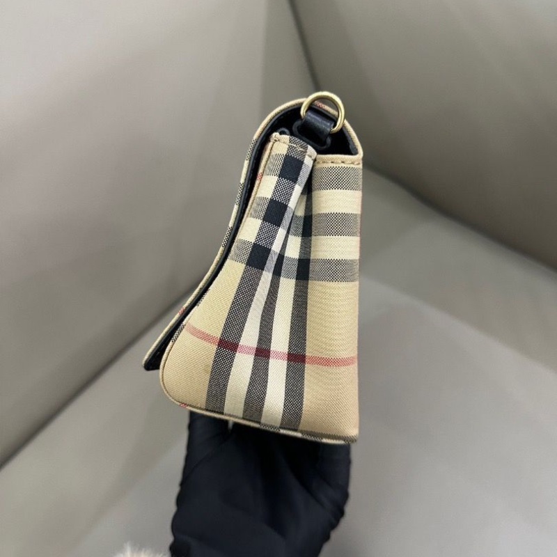 BURBERRY Note卡其色 帆布菱格紋斜背包18*12 9新配件塵袋-3