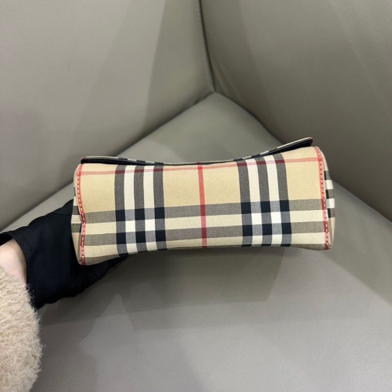 BURBERRY Note卡其色 帆布菱格紋斜背包18*12 9新配件塵袋-4