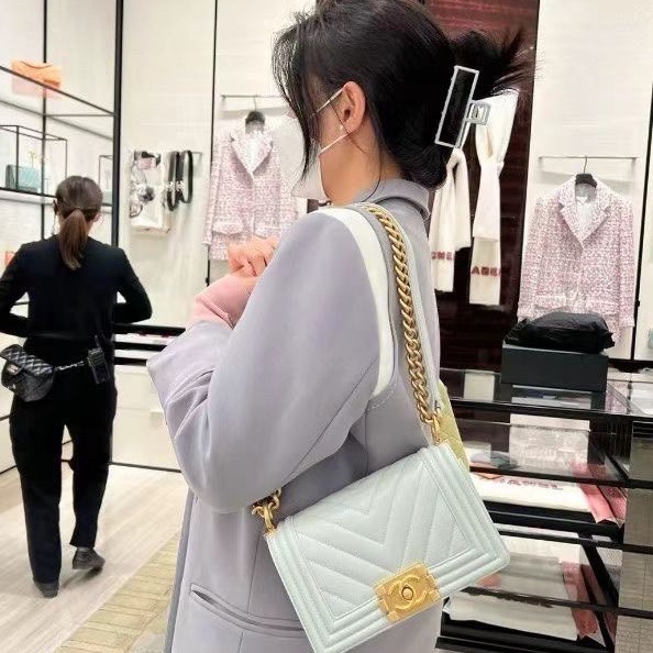 CHANEL 小號 BOY 鏈條包 超美薄荷綠氣泡綠 V紋小牛皮20*12*6.5 9新配件塵袋-2