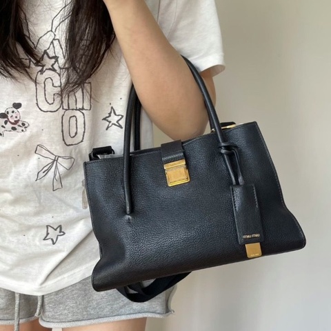 MIUMIU黑金手提肩背風琴包27.5*19*12.5 9新配件塵袋