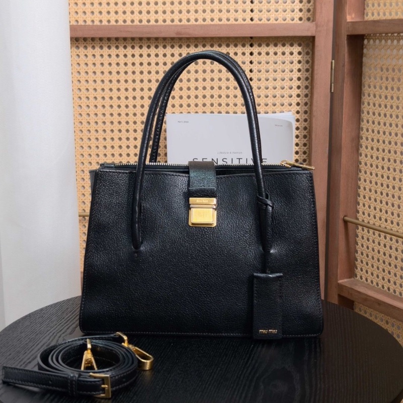 MIUMIU黑金手提肩背風琴包27.5*19*12.5 9新配件塵袋-1