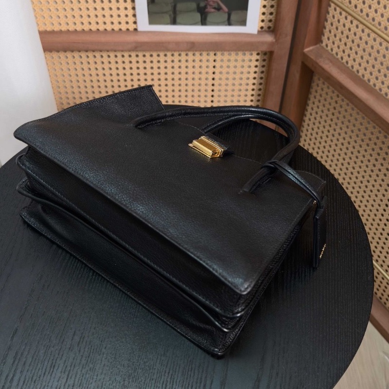 MIUMIU黑金手提肩背風琴包27.5*19*12.5 9新配件塵袋-3