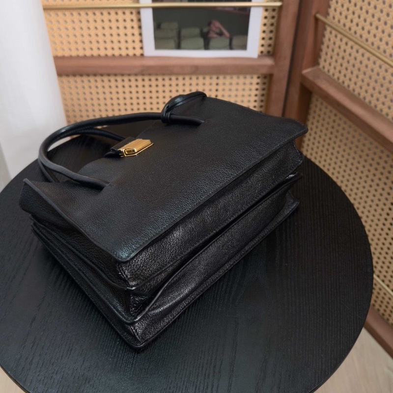 MIUMIU黑金手提肩背風琴包27.5*19*12.5 9新配件塵袋-5