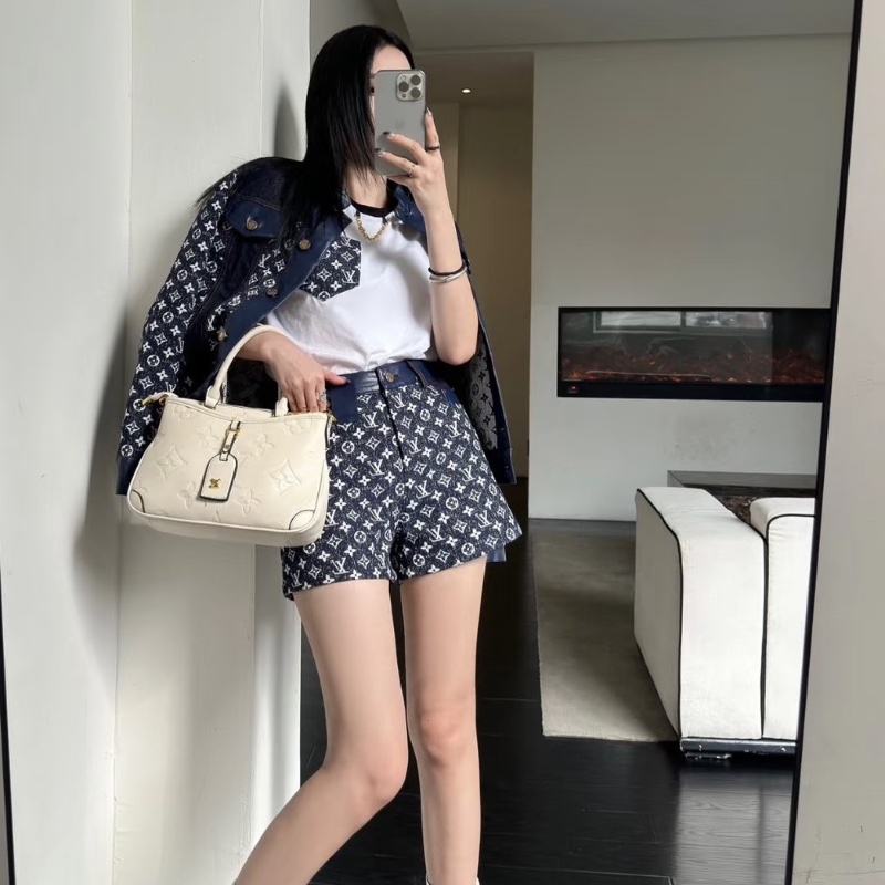 LV TRIANON奶白色金扣 小號手提肩背斜背包 28*18*8 99新配件盒子 塵袋 芯片款-0