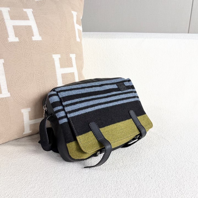 Loewe拼色毛氈郵差包25*18*10 98新配件購證 塵袋-4
