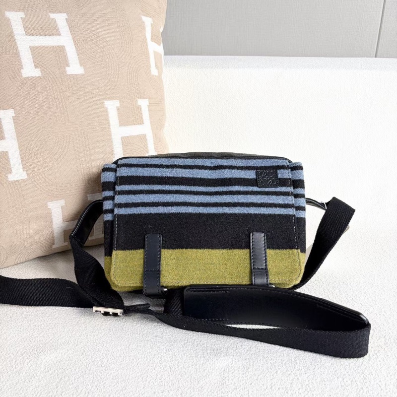Loewe拼色毛氈郵差包25*18*10 98新配件購證 塵袋-5