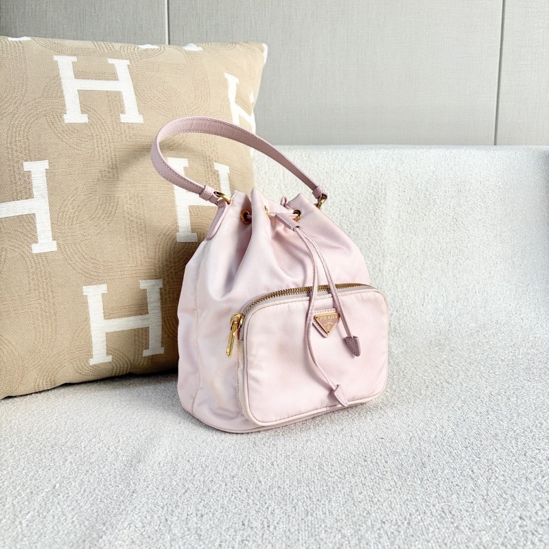 Prada尼龍水桶包 粉色 金扣 17.5*22*11 98新配件肩帶 塵袋-3