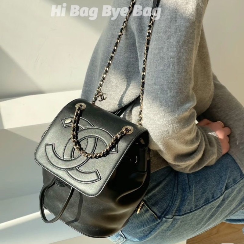 Chanel 金扣浮雕 大logo黑金後背包迷你小書包 羊皮 16*18*12cm 9新配件保卡塵袋-0