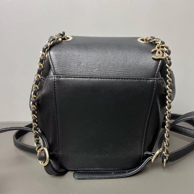 Chanel 金扣浮雕 大logo黑金後背包迷你小書包 羊皮 16*18*12cm 9新配件保卡塵袋-2