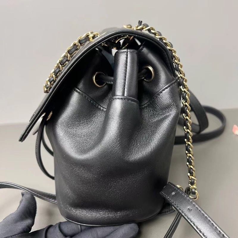 Chanel 金扣浮雕 大logo黑金後背包迷你小書包 羊皮 16*18*12cm 9新配件保卡塵袋-4