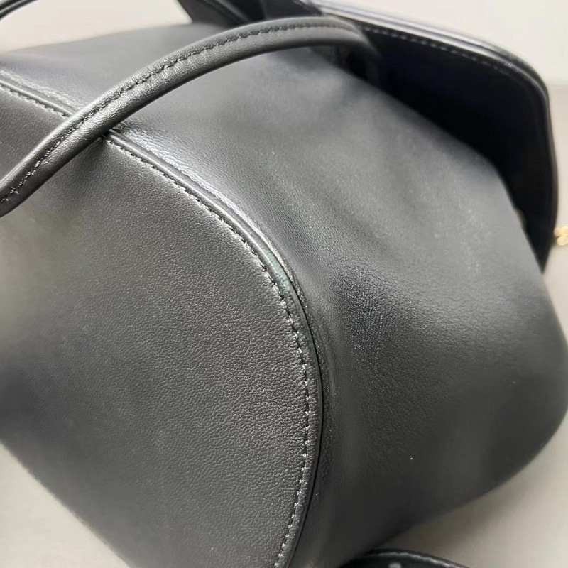 Chanel 金扣浮雕 大logo黑金後背包迷你小書包 羊皮 16*18*12cm 9新配件保卡塵袋-5