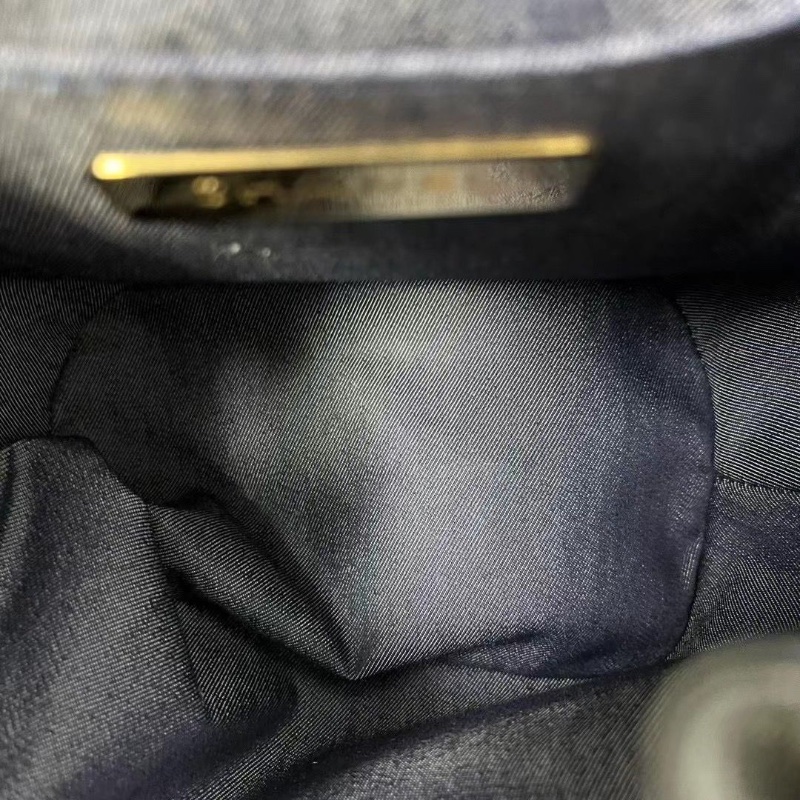 Chanel 金扣浮雕 大logo黑金後背包迷你小書包 羊皮 16*18*12cm 9新配件保卡塵袋-8