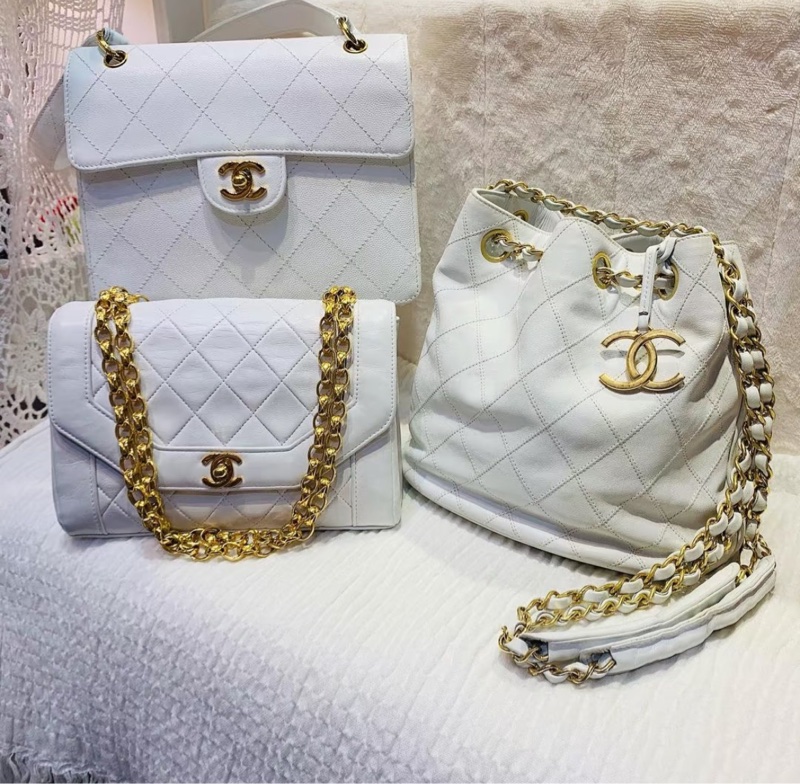 Chanel Vintage Classic White  Diana Bag 白色金扣-3