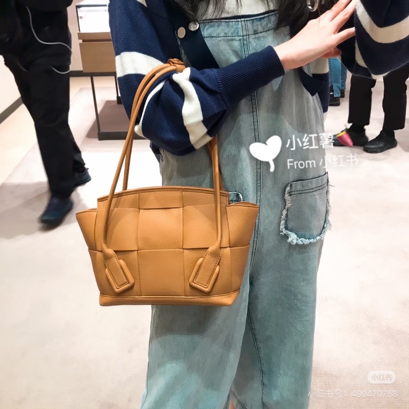 BV ARCO系列編織包焦糖色 牛皮 內裡麂皮材質22*20*9 99新配件塵袋 說明書-1