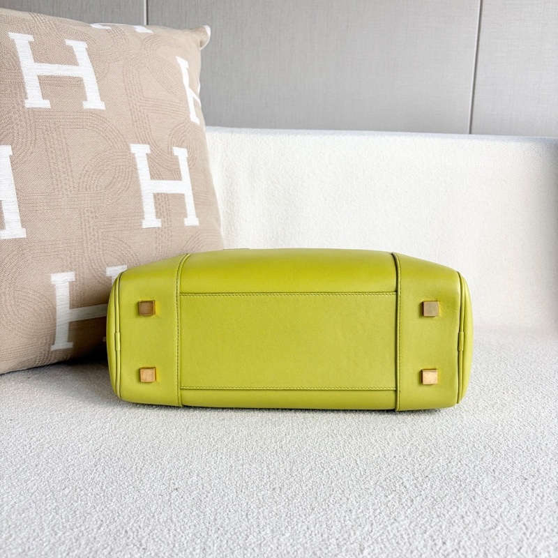 Loewe Amazona28手提斜背包酪梨綠金扣 28.5*17*10 98新配件肩帶 鑰匙 鎖 塵袋-6