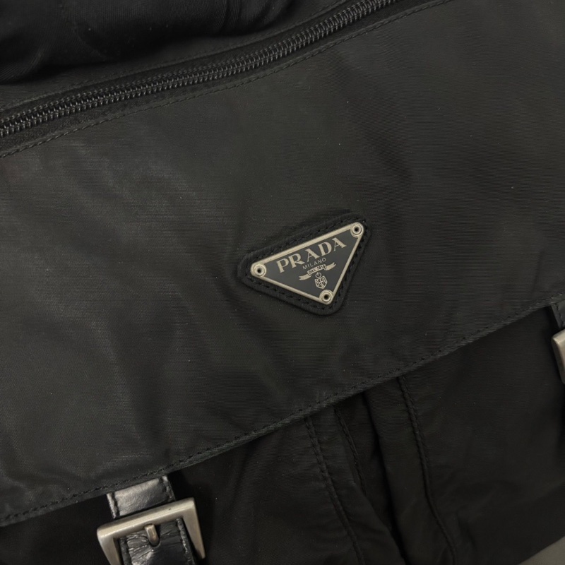 Prada 經典三角標黑銀尼龍郵差斜背包大號35*28*14 96新配件塵袋-3