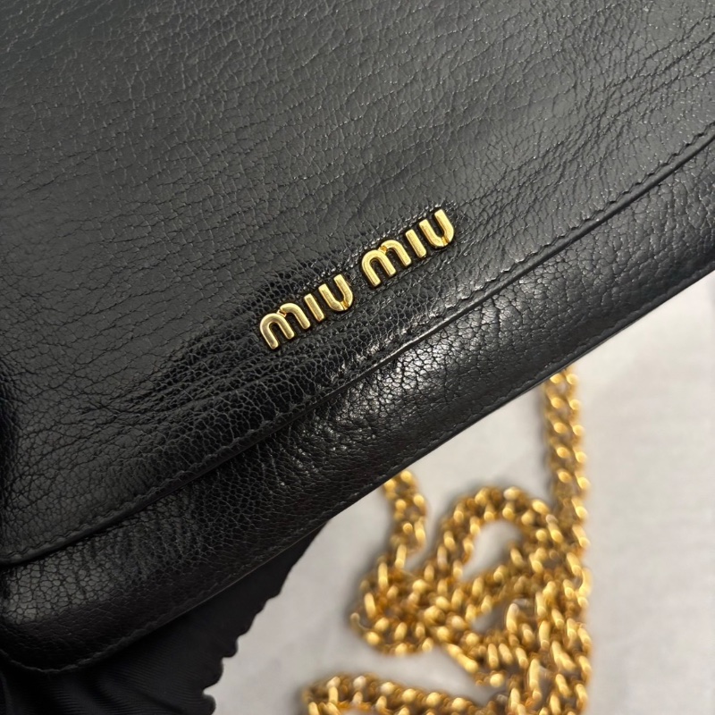 MiuMiu 黑色woc包 內含鏡子 肩背斜背手拿鏈條包 18×3.5×11 98新配件塵袋-2