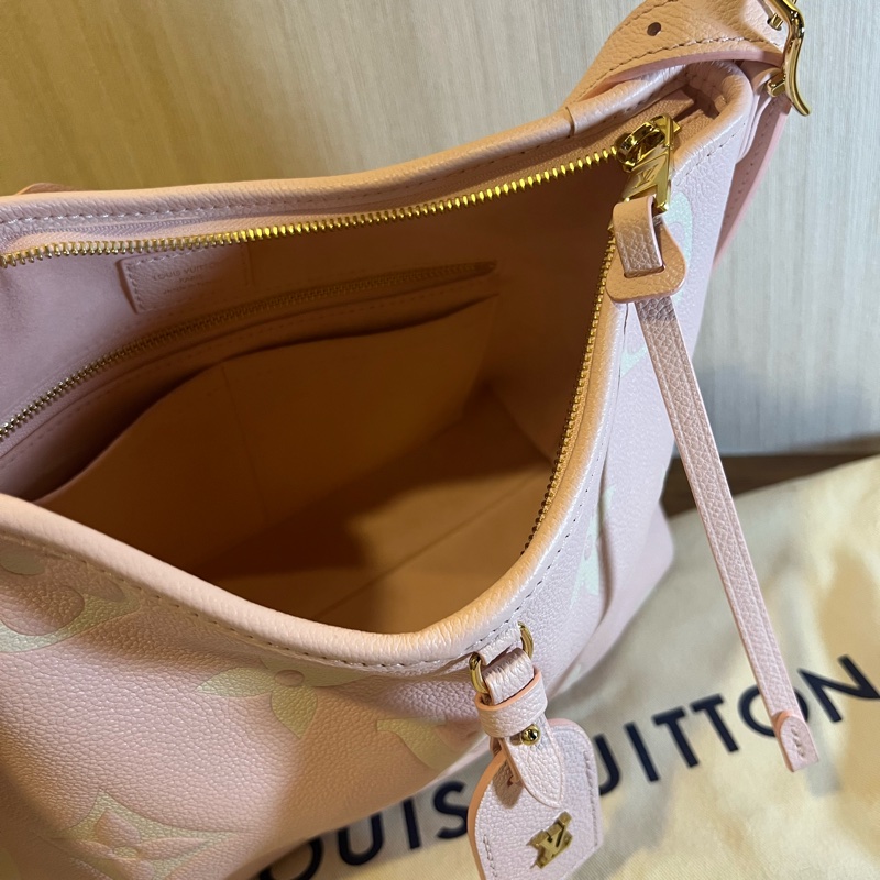 LV CarryAll PM Monogram Empreinte 粉色 壓紋牛皮-6