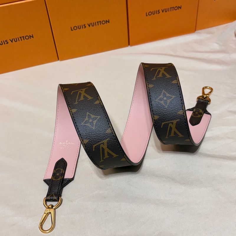 ‼️全台最甜近新美品 LV新款寬背帶/ 肩帶 LouisVuitton 路易威登 雙面用-4
