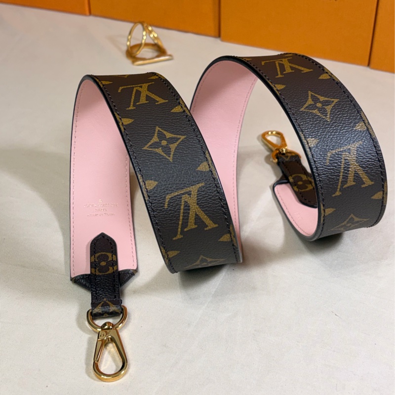 ‼️全台最甜近新美品 LV新款寬背帶/ 肩帶 LouisVuitton 路易威登 雙面用-5