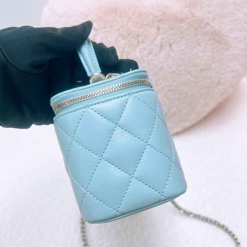 Chanel 22p 淺藍手柄盒子化妝包-5