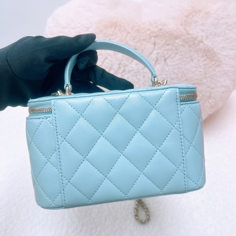 Chanel 22p 淺藍手柄盒子化妝包-6