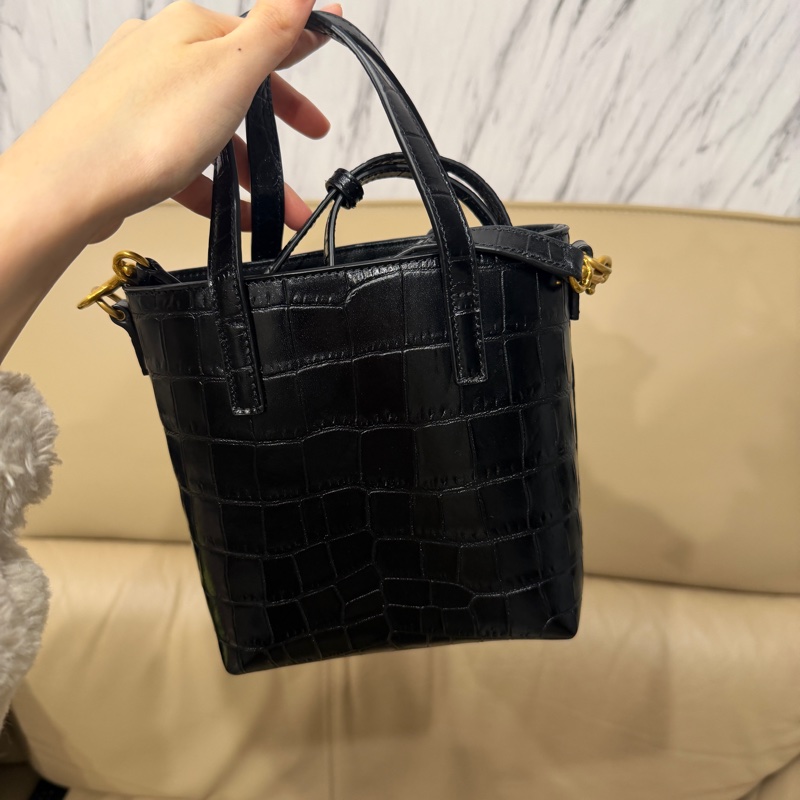 全新全配🈶購證❤️ ysl #黑金 #鱷魚壓紋 #琴譜包 mini #托特-8