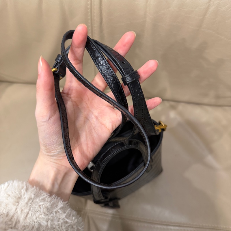 全新全配🈶購證❤️ ysl #黑金 #鱷魚壓紋 #琴譜包 mini #托特-13